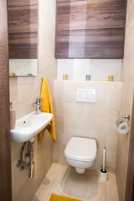 Liszt Apartman Győr Buitenkant foto