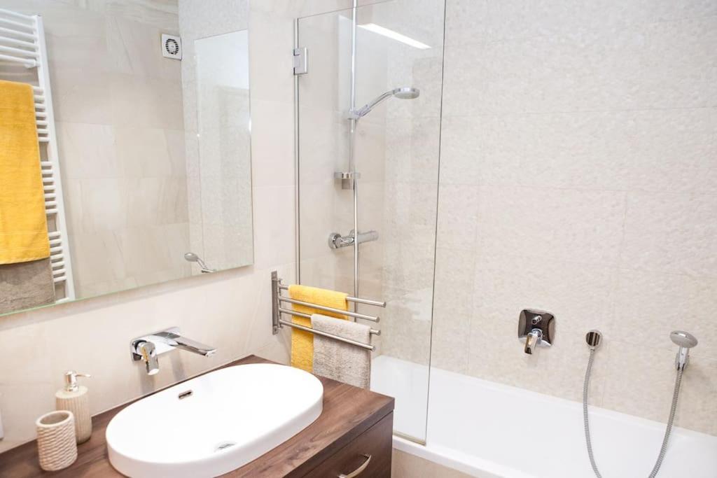 Liszt Apartman Győr Buitenkant foto