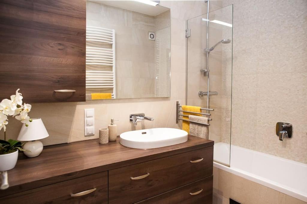 Liszt Apartman Győr Buitenkant foto